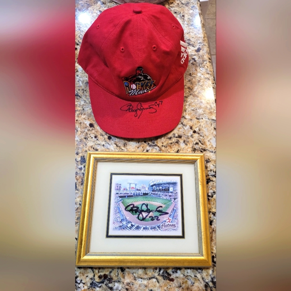 ROGER CLEMENS SIGNED 3x5 PHOTO & New Signed Adidas Hat